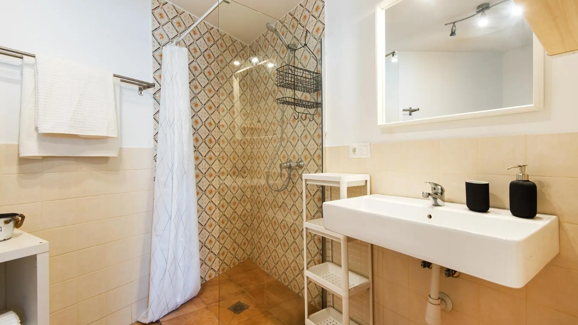 House-Style Apartament With Private Garden Next To Torremolinos Beaches 말라가