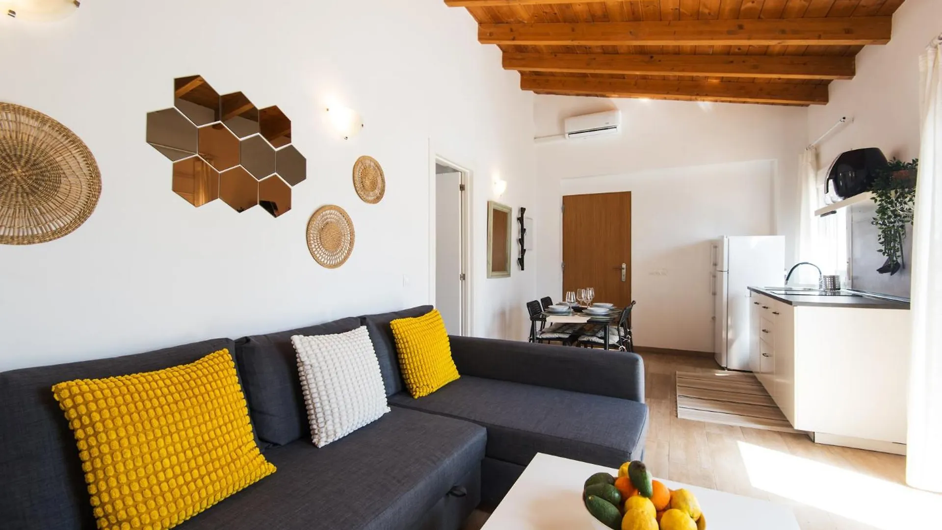 House-Style Apartament With Private Garden Next To Torremolinos Beaches 말라가 아파트